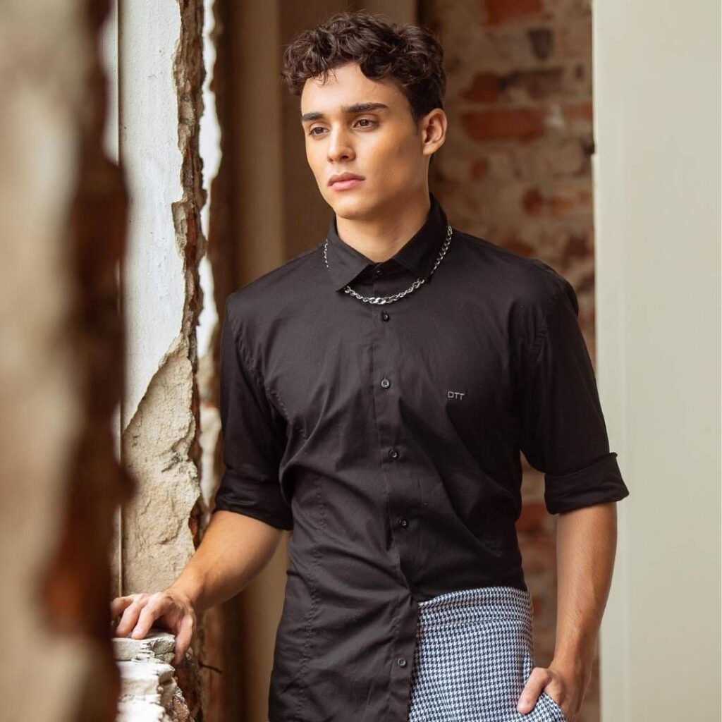 Pedro Goifman veste camisa OTT, marca de moda masculina do Grupo Breda, editorial de moda.